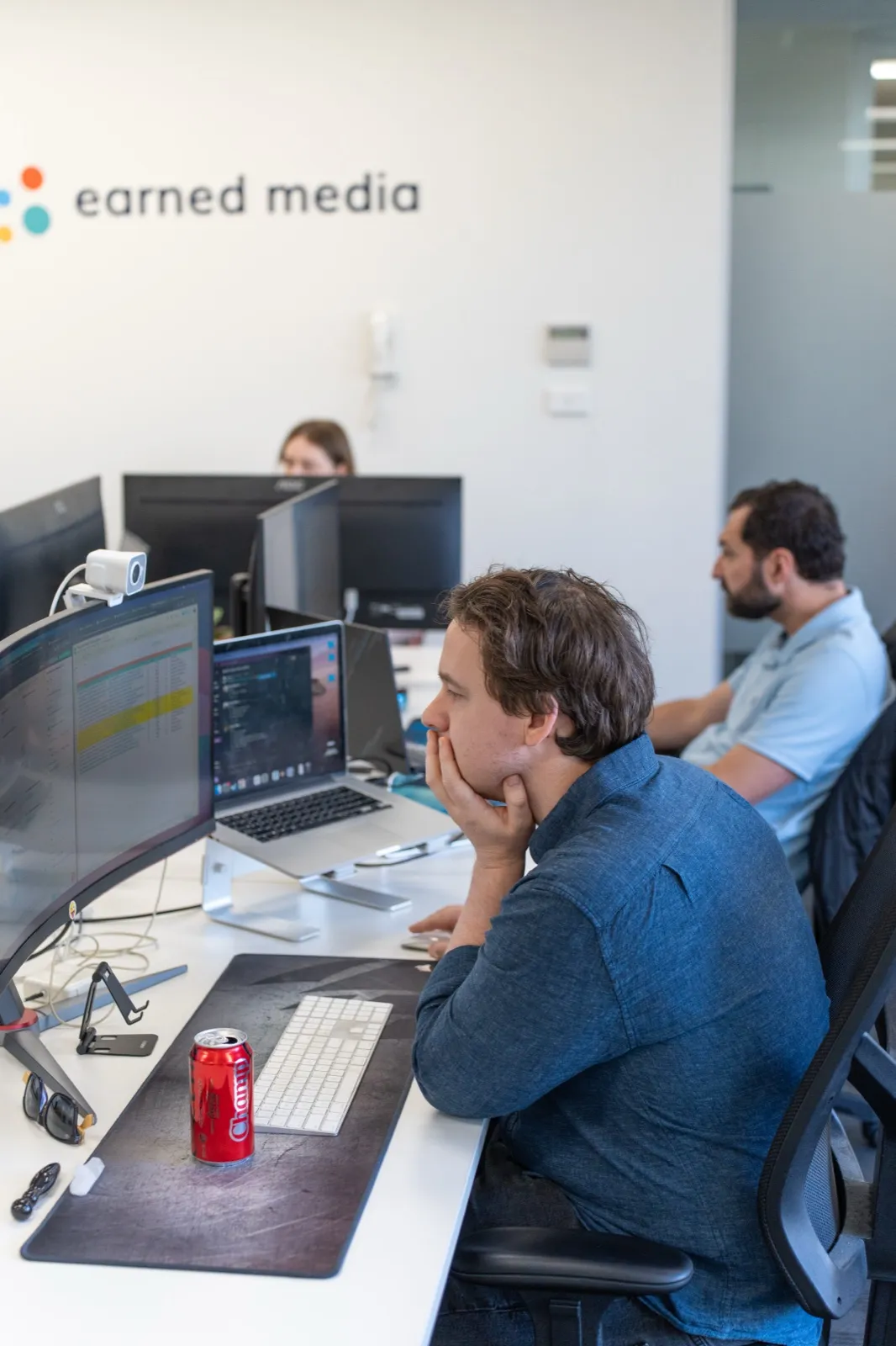 A senior strategist reviewing organic search data